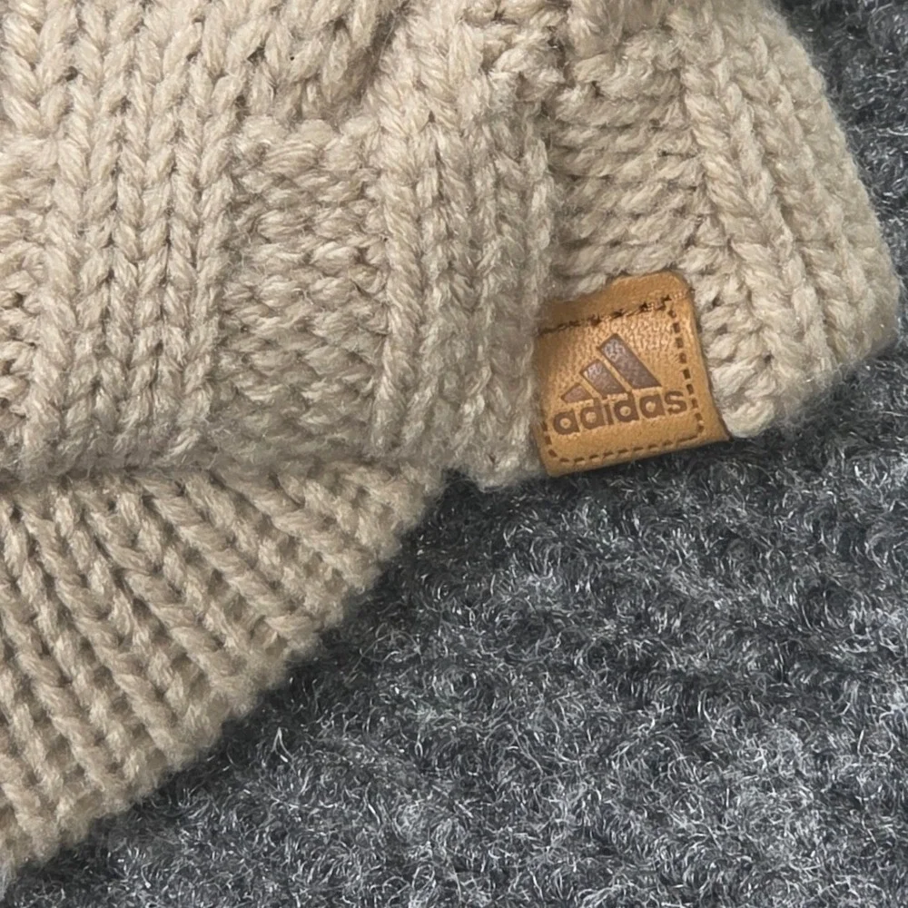 Adidas Cable Knit Visor Beanie Women's Tan Beige Fleece Lined Winter Hat Brimmed